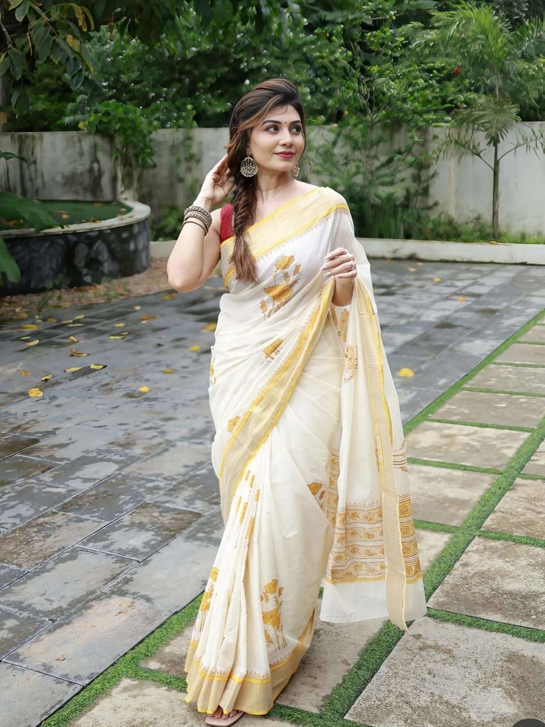 Classic Off-White and Mustard Floral Printed Mul Cotton Saree