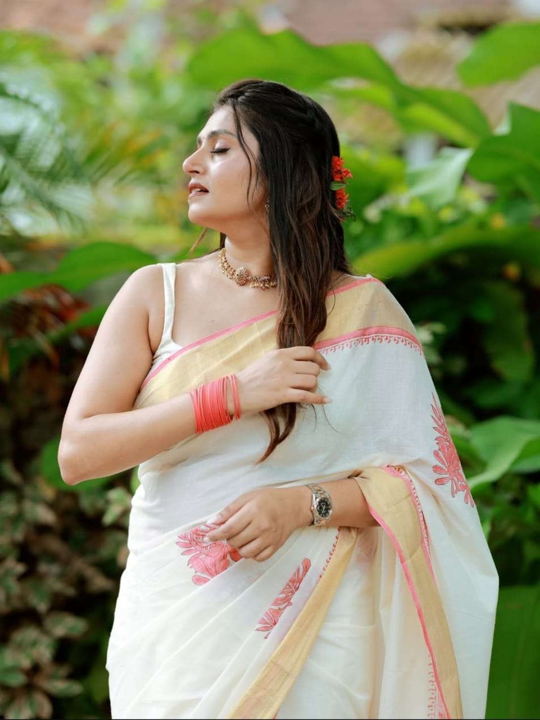 Classic Off-White and Pink Floral Printed Mul Cotton Saree