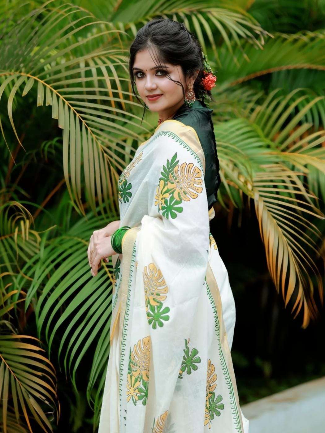 Classic Off-White Tropical Leaf Printed Mul Cotton Saree