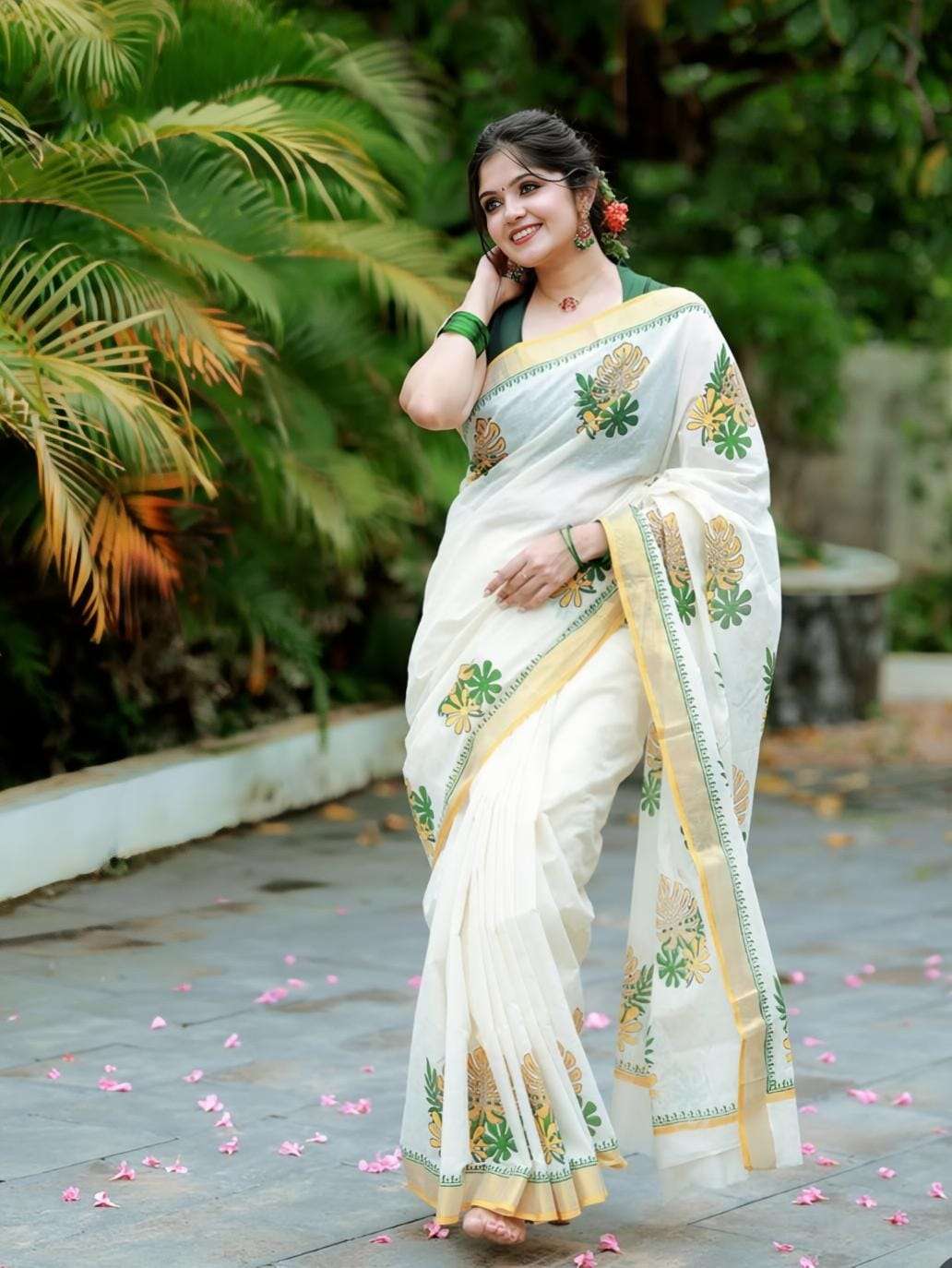 Classic Off-White Tropical Leaf Printed Mul Cotton Saree