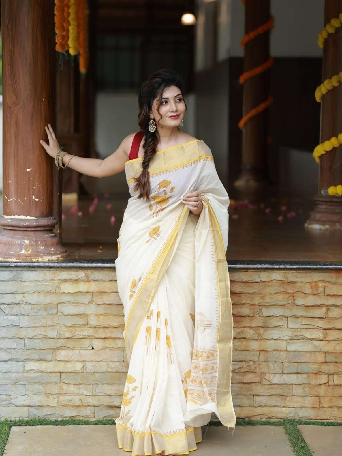 Classic Off-White and Mustard Floral Printed Mul Cotton Saree
