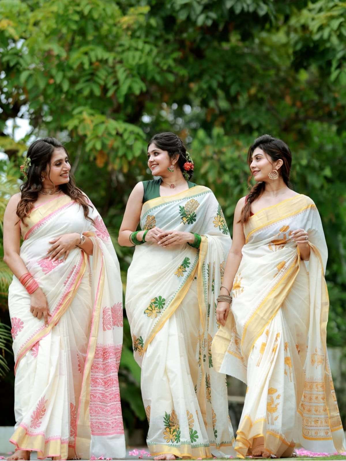 Classic Off-White and Pink Floral Printed Mul Cotton Saree